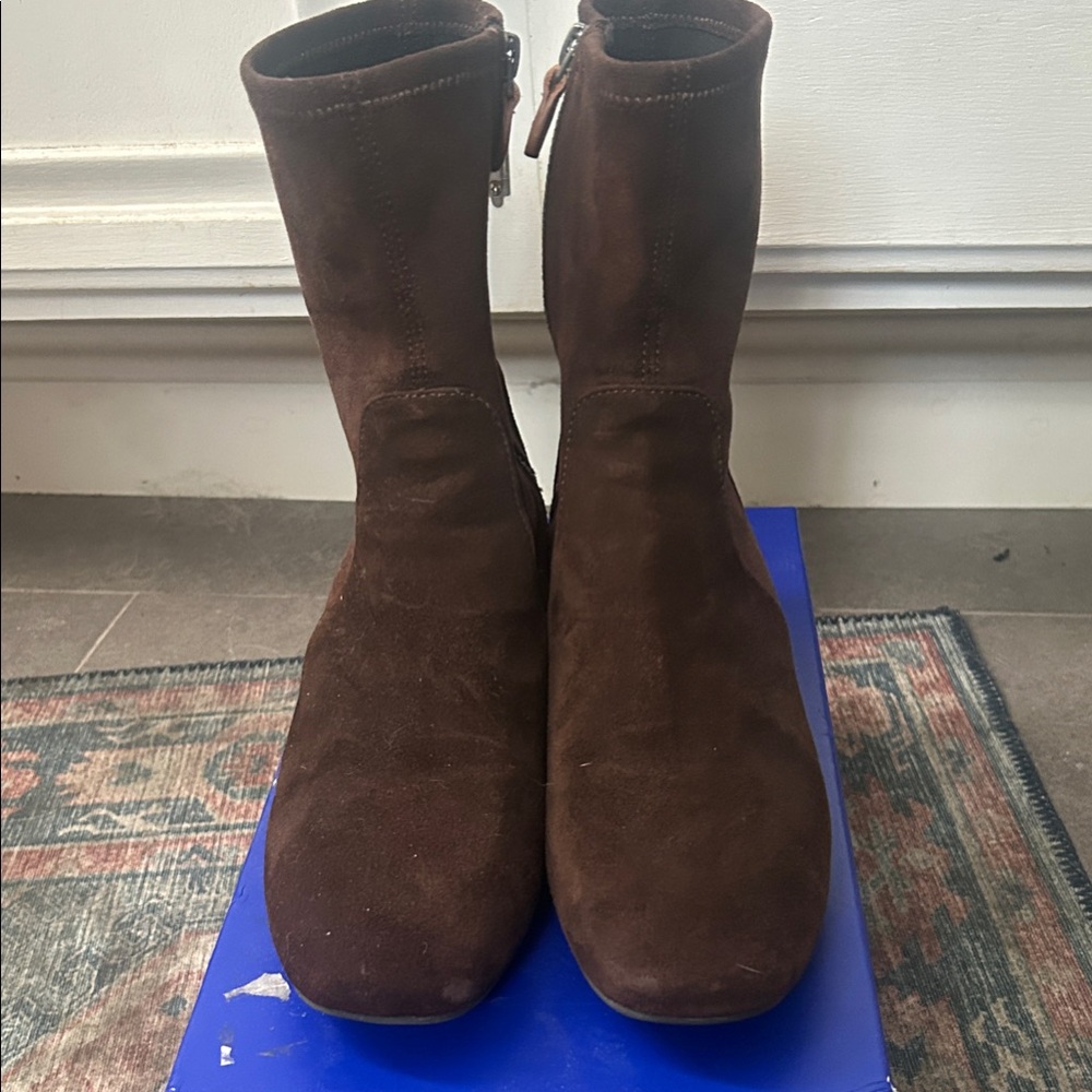 Kenneth Cole Gentle Soul Brown suede boots.